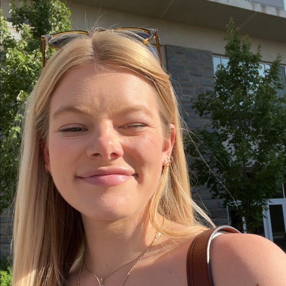 Meet your Posher, Mckenna - Picture 1 of 1